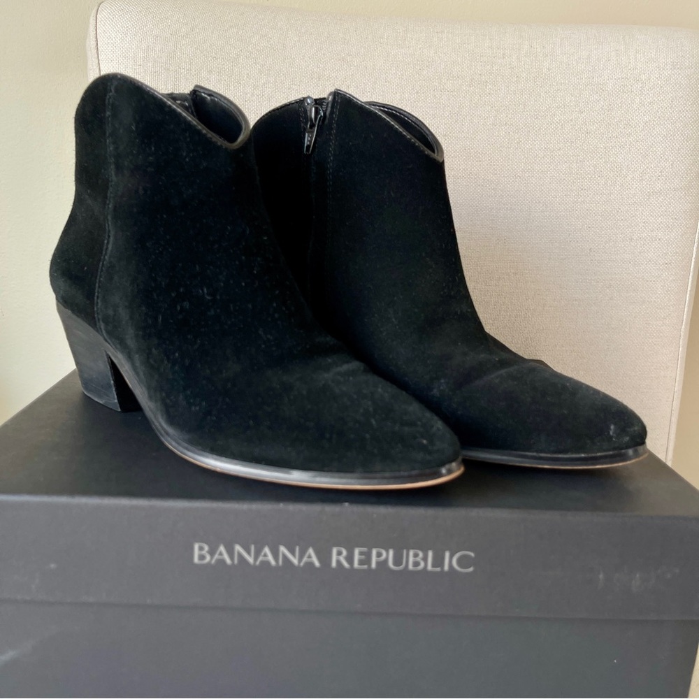 BANANA REPUBLIC Black Suede Cowboy Bootie